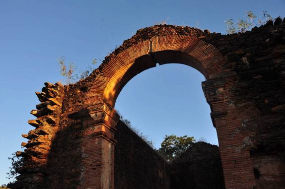 A igreja incompleta de Nossa Senhora dos Pretos, em Natividade - TO